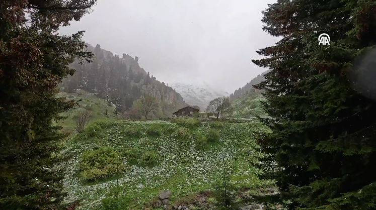 Mayıs ayının ortasında karla mücadele sürüyor - Resim: 4